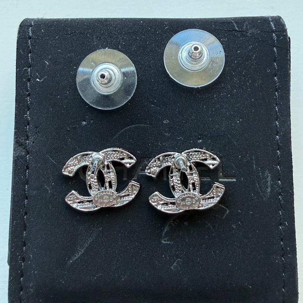 Chanel Classic CC Textured Silver Tone Stud Earrings With Box | Worn Twice - Picture 10 of 13